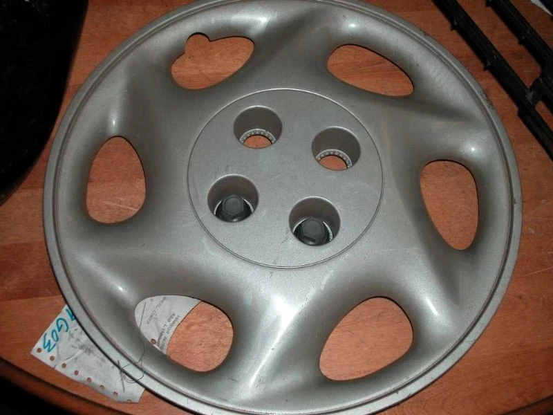 97 98 SATURN SL WHEEL COVER 15 INCH WHEEL 6-SPOKE TYPE - Image 2 of 2
