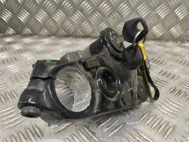 Yugo superior SUZUKI GS500 E y encendido con llave Foto 3 de 3