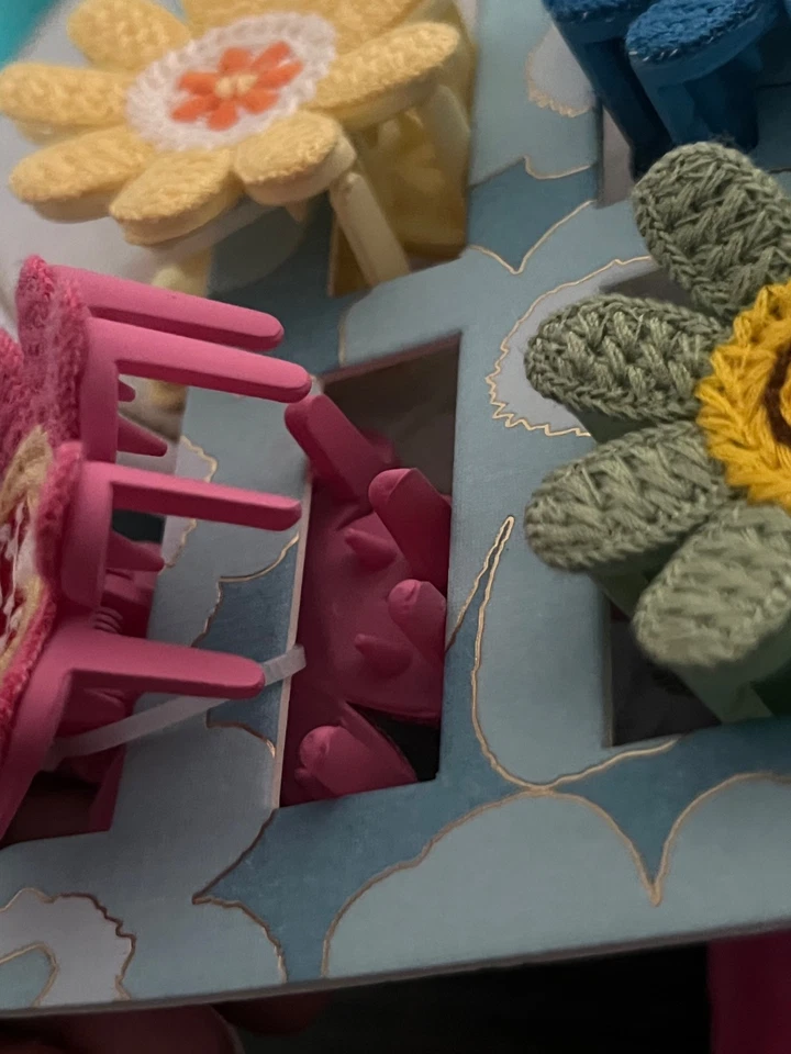 NEW Piper K  Hair Clips Set Of 4 Multicolored Crocheted Flowers Bohemian Hippie - Image 3 of 4