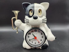 Vintage Rhythm Cat with Bugle Novelty Alarm Clock 4RE412 Japan WORKS