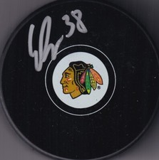 BECKETT ETHAN DEL MASTRO SIGNED CHICAGO BLACKHAWKS LICENSED LOGO PUCK 2W801531
