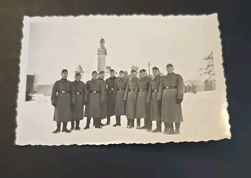 WW2 WWII German Third Reich Military LUFTWAFFE Soldiers Comrades Photo Winter