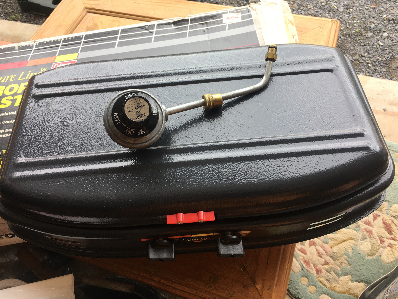 COLEMAN 2BURNER "LEISURE LINE" PROPANE STOVE 5420700 With Regulator