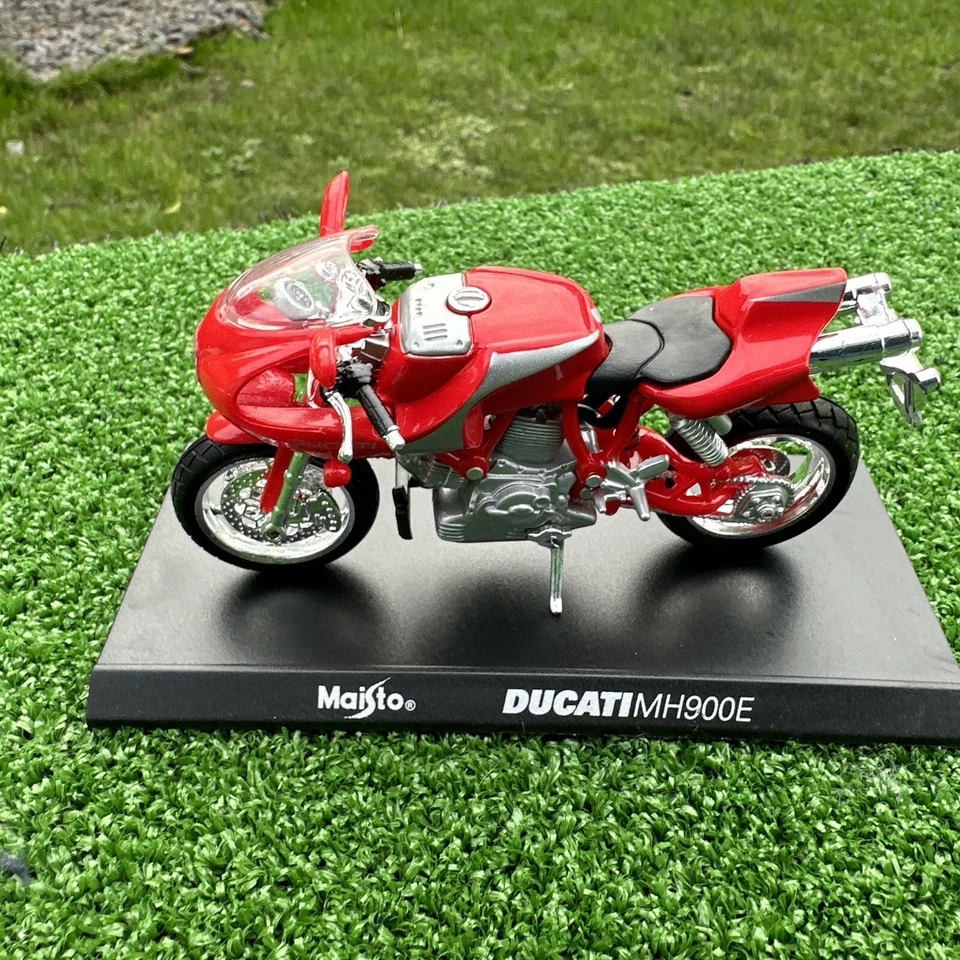 MAISTO Diecast Motorbike - Ducati MH900E - Scale 1:18 with Plinth - Image 3 of 4