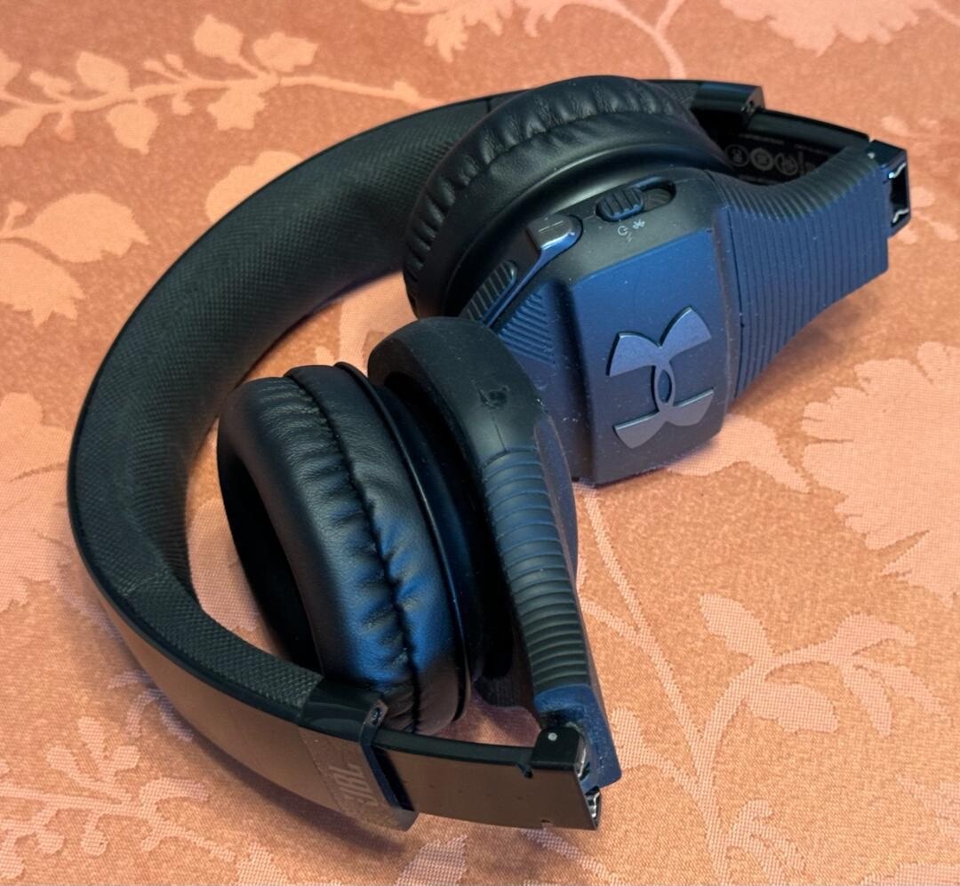 【週末値下】UA Sport Wireless Train ワイヤレスヘッドホン JBL UA Sport Wireless Train Fitness On-ear Bluetooth Headphones