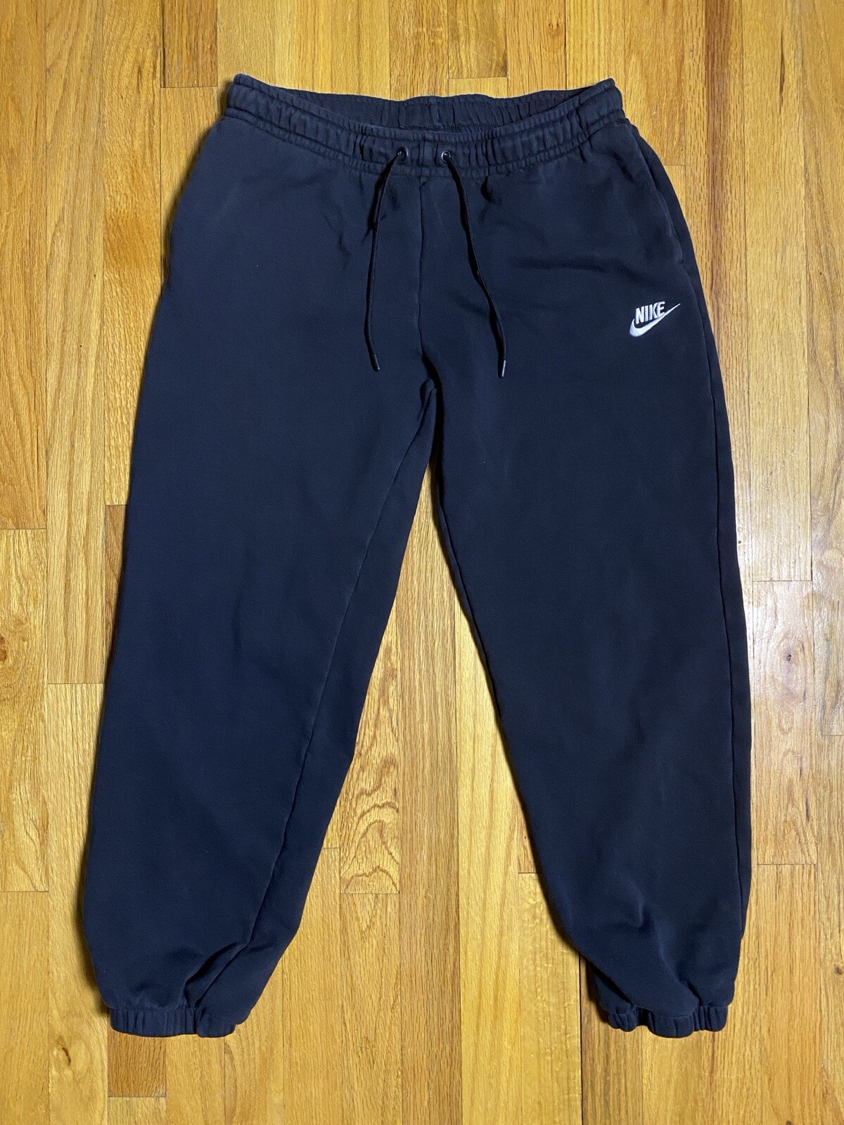 Nike Men’s Black Sweatpants with Drawstring Pockets for Gym Training Comfort-image