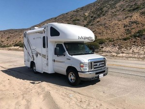 2010 Ford Majestic 19G made by Thor same as Air Stream Sprinter Rare RV 19FT