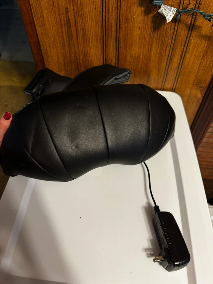 Masajeador Shiatsu Brookstone con calefacción de cuello y hombros  Foto 3 de 3