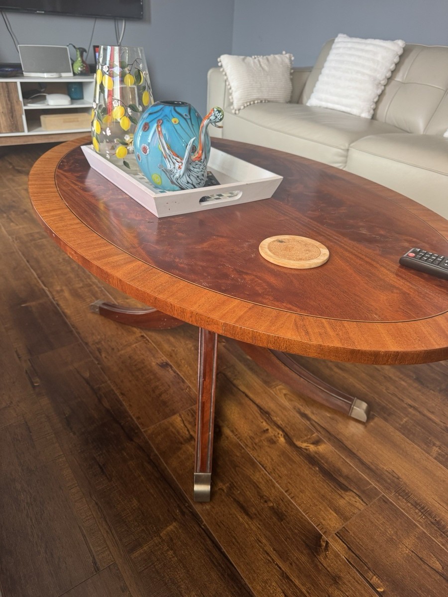 Ethan Allen のコーヒーテーブル Ethan Allen Newport Collection Banded Mahogany Oval Duncan Phyfe