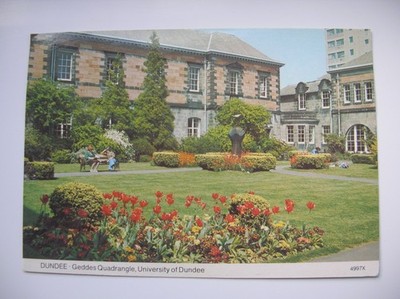 Dundee Postkarte - Universität von Dundee, Geddes Viereck. 1982 - Hail Caledonia