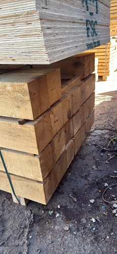 GREEN OAK POSTS (5x5) 125mm X 125mm X 3.0m ONLY £60 Each D24 Grade ...