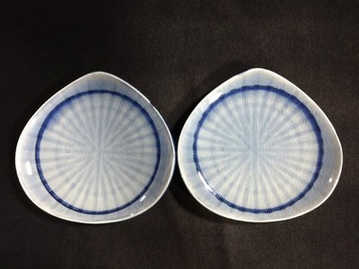 M0818 Vintage Japanese Porcelain Plates Pair Set of 2 Blue Tableware Signed