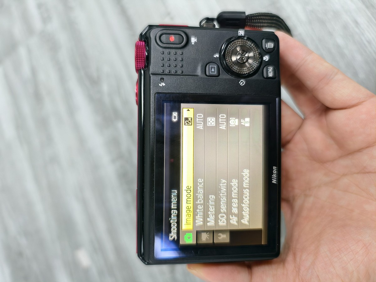 Nikon COOLPIX S9100 12.1MP 18x HDMI Digital Camera Black English