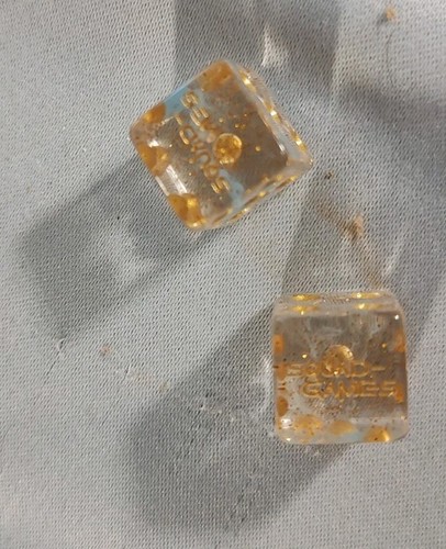 12 Piece Clear Resin Dice Gold Glitter & Squid Games Logo Polyurethane Game Dice - Picture 2 of 8