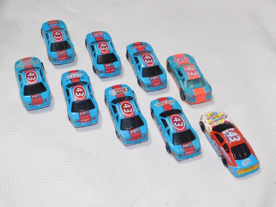 批量 9 件 赛车 冠军 风火轮 43 RICHARD PETTY BRISTOL PEPSI SPEEDWAY 1/64 — 第 4/4 张图片