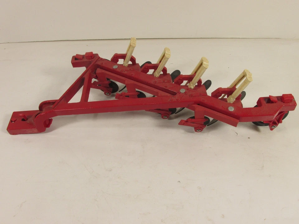 Accesorio de tractor de hierro fundido juguete arado de granja rojo Ertl de colección Dyersville Iowa EE. UU. Foto 2 de 4