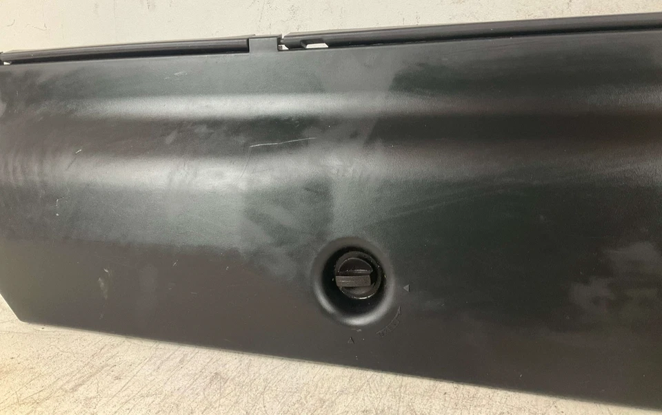 Toyota Tacoma 2016-2018 segunda fila debajo del asiento almacenamiento OEM 5863504010 Foto 3 de 4