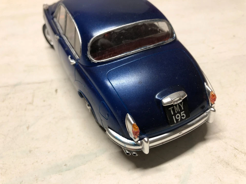 MODELLINO IN PLASTICA JAGUAR Mk..II SALOON - TAMIYA ART. 151 - 1:24  già montato - Immagine 4 di 4