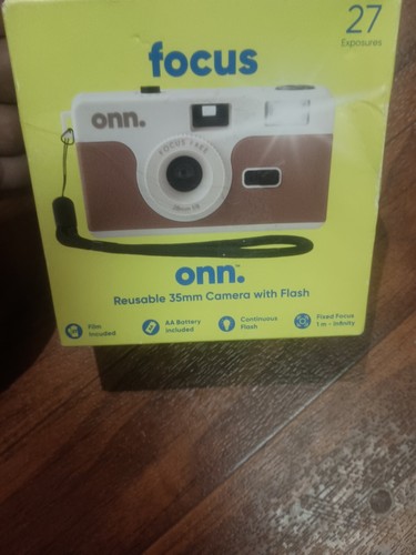 ONN Focus Reusable 35mm Camera w/ Flash 27 Exposures Film Included, New In Box - Picture 5 of 6