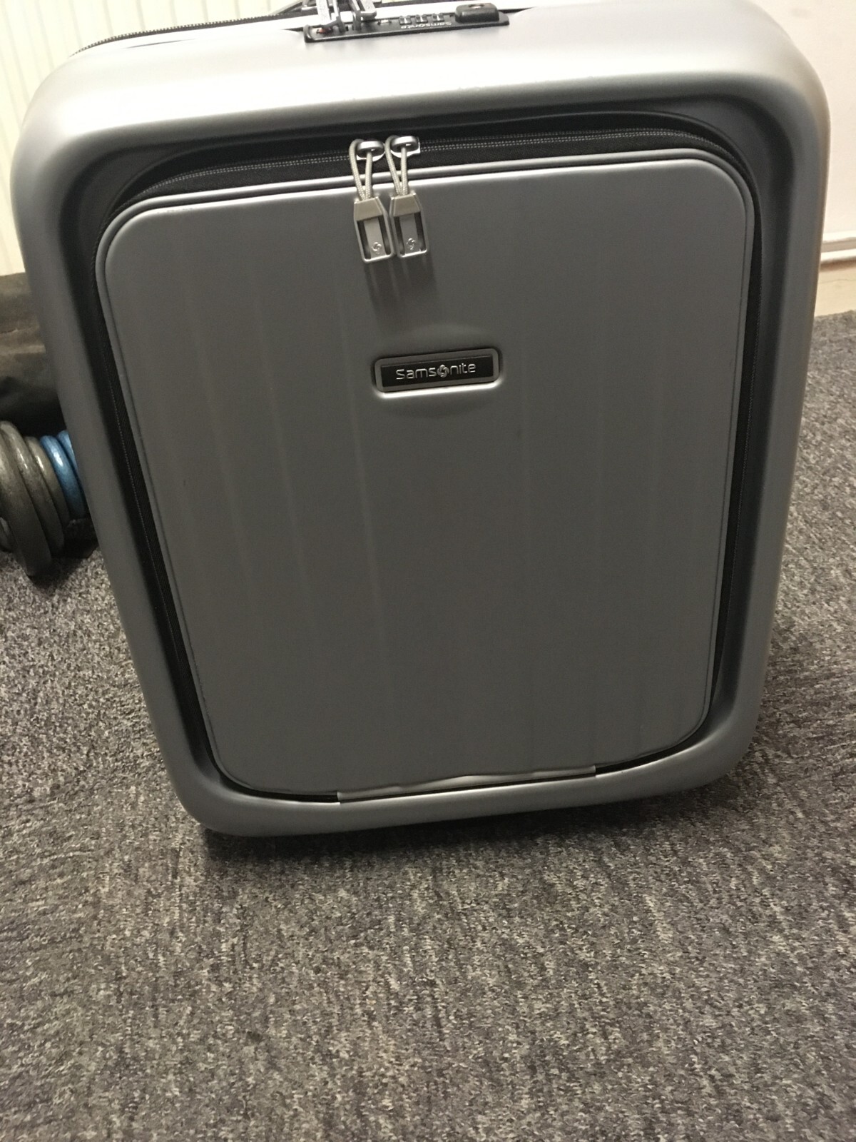 Samsonite Hard Cabin Case 2 wheel Height 19ins Width 16ins Depth 9ins