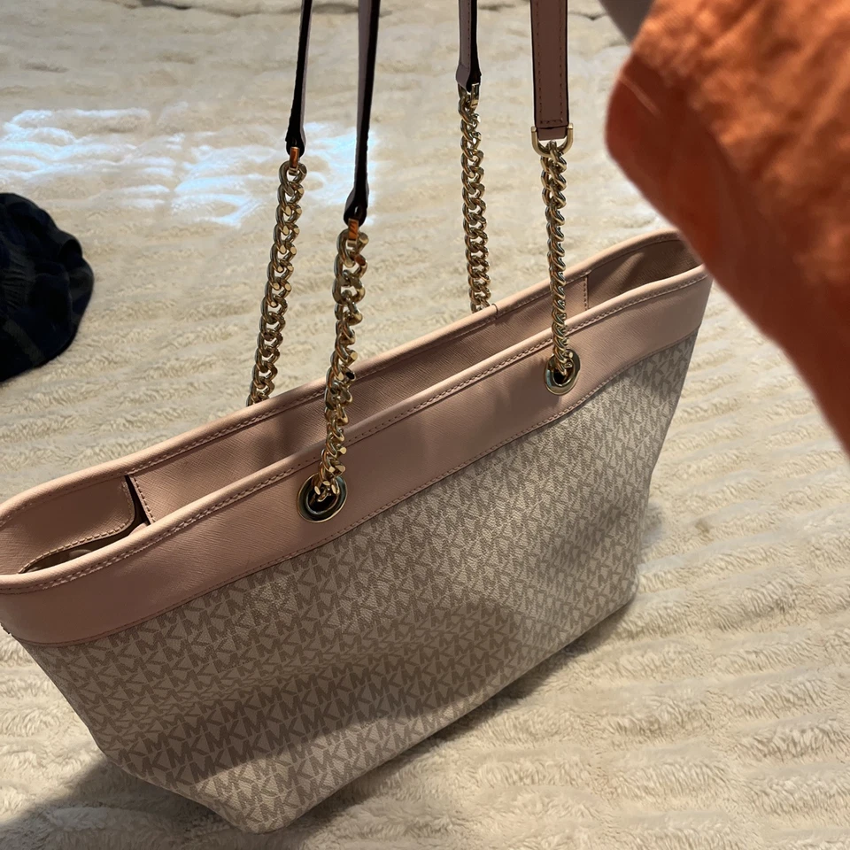 Impressionante Michael Kors, Pedal Rosa E Cinza Branco e Dourado Bolsa Corrente e Carteira! - Imagem 3 de 4