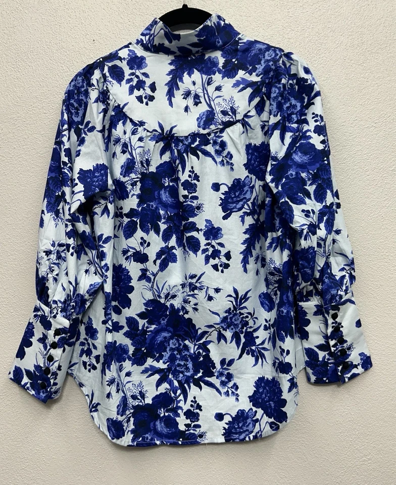 Blusa Tuckernuck Corrigan XS Azul Floral Gola Alta Escritório Carreira Negócios - Imagem 2 de 4