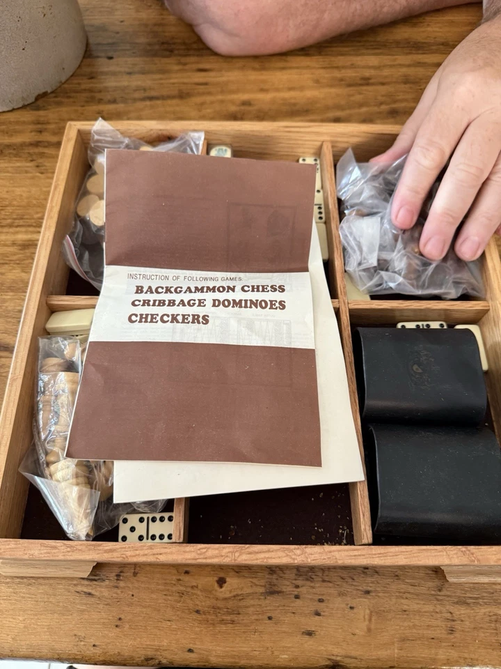 Juego de madera vintage ~ ajedrez/dichas/dominó/tarjetas/cinuna/dados/tazas/tablero Foto 2 de 4