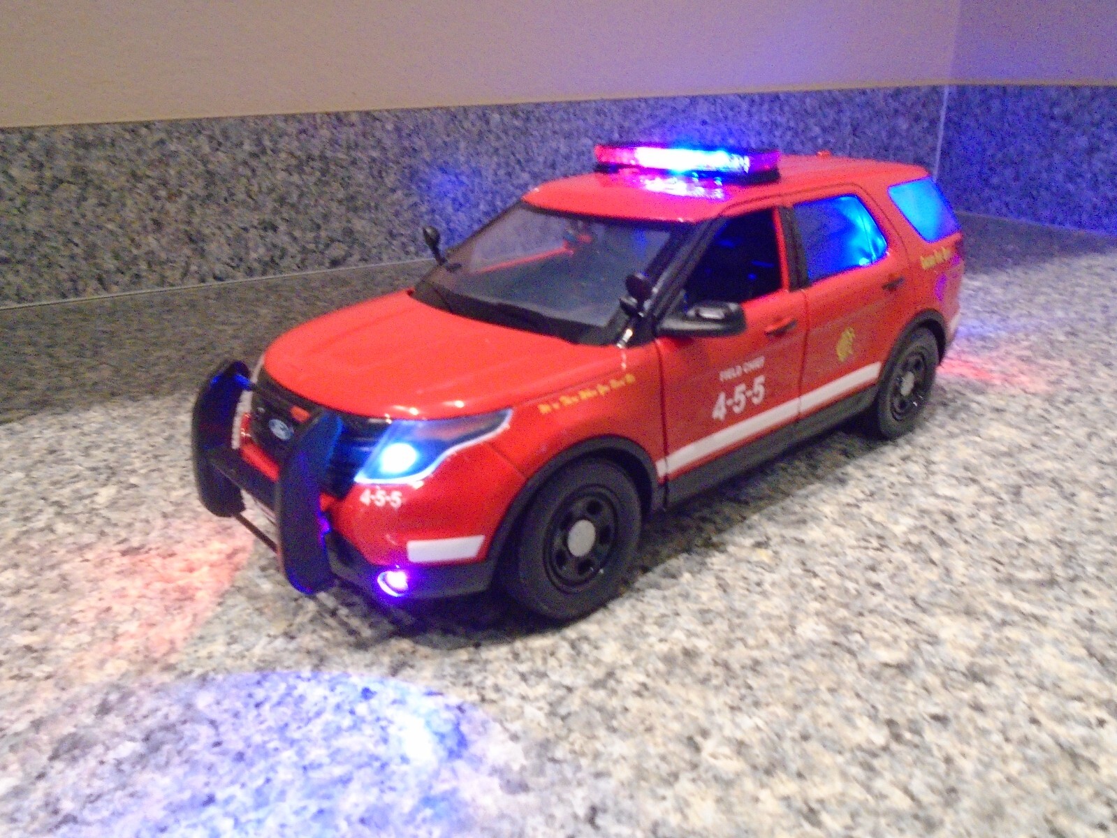 Chicago Fire Department - Police Ford Explorer  w/ All Flashing Lights