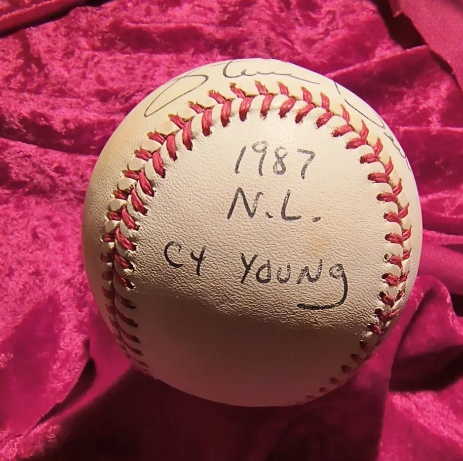 Bola de beisebol oficial da World Series 1995 assinada por Steve "Bedrock" Bedrosian - Imagem 2 de 4