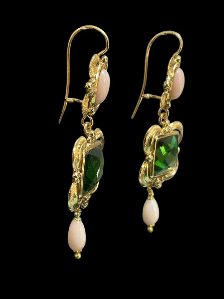 Orecchini artigianali realizzati in corallo rosa e quarzo verde con argento - Immagine 2 di 4