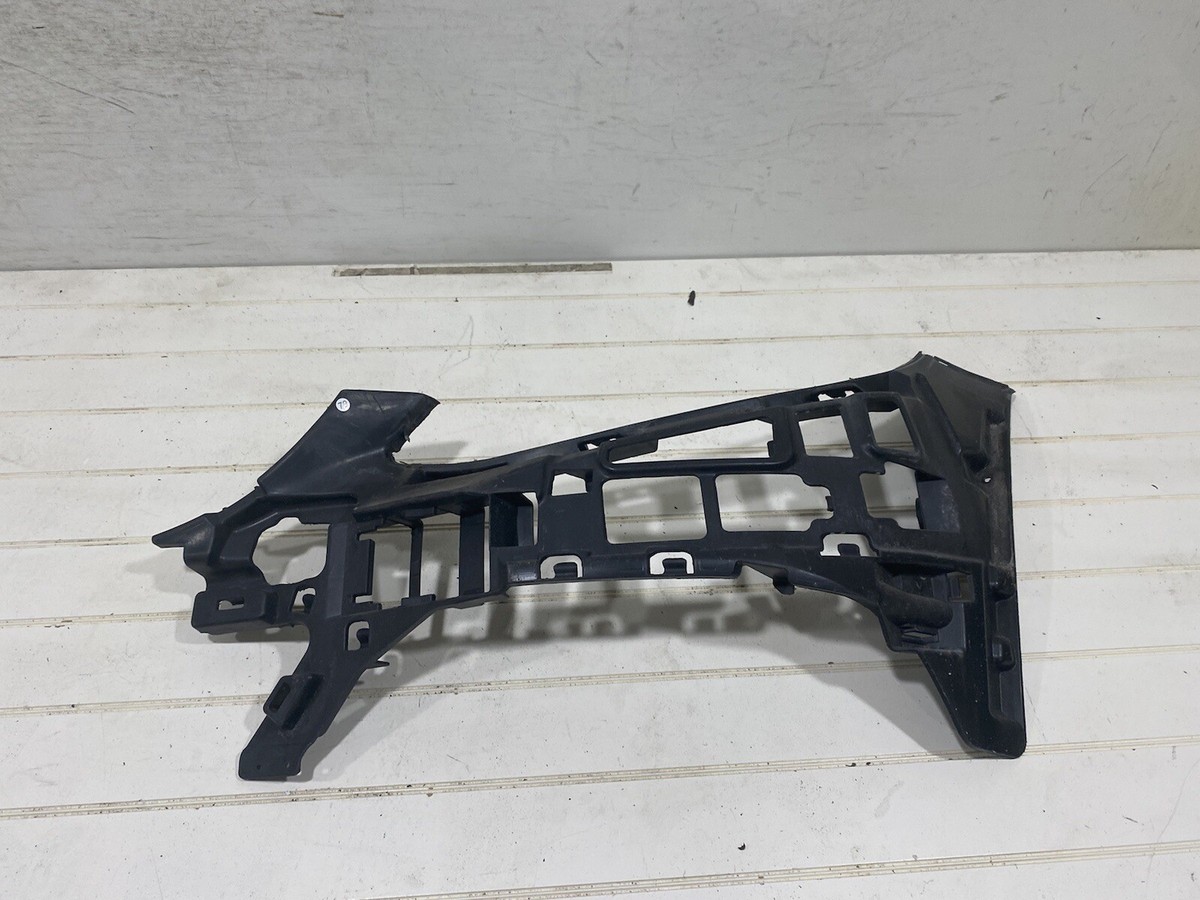 2015-2018 MERCEDES C300 FRONT LEFT BUMPER MOUNT BRACKET SUPPORT