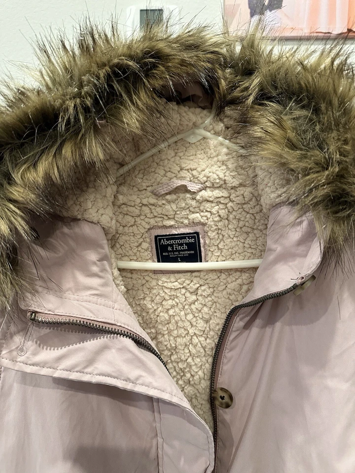 Jaqueta longa Abercrombie Fitch feminina Parka tamanho G capuz de pele sintética Sherpa celeiro tarefa - Imagem 3 de 4