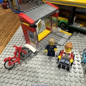 LEGO City 60154 Bus Station 100% Complete Box & Instructions Excellent Condition
