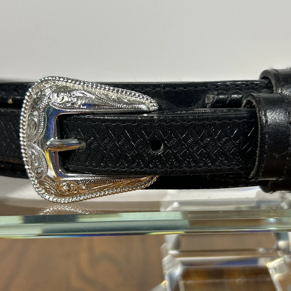 De colección '97 Nocona Belt Co. Cinturón de cuero negro para hombre 40” hebilla plateada punta de conchos Foto 2 de 4