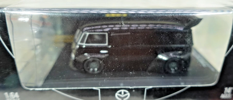 Minibús TimeMicro Volkswagen T1 negro 1/64 Foto 2 de 2