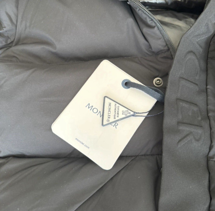 Moncler Madeira Size 2 image 2