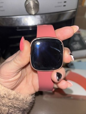 Fitbit Versa 4 Smartwatch - Copper Rose Aluminum with Pink Sand Band