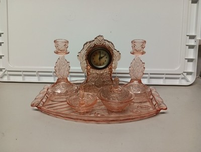 Vintage seltenes rosa Glas Schminktisch Set mit Uhr