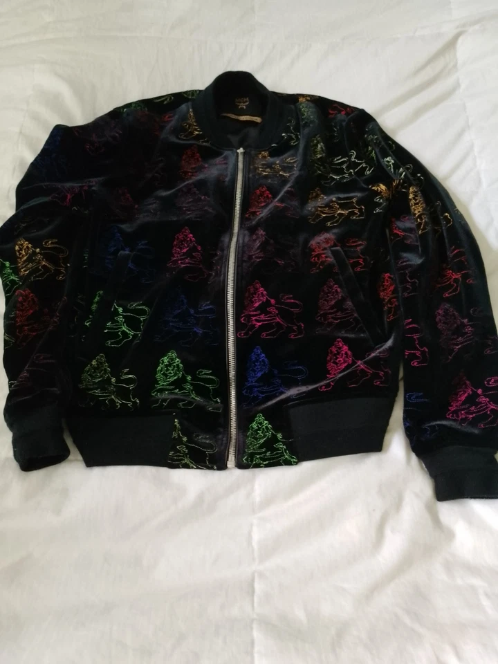 MCM 男式限量版五颜六色的狮子轰炸机夹克和运动裤 — 第 2/4 张图片