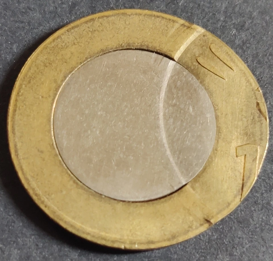 India Rs 10 Error Coin, Year & Mint not visible, 'OFF CENTER STRIKE' (A-25) - Image 2 of 2