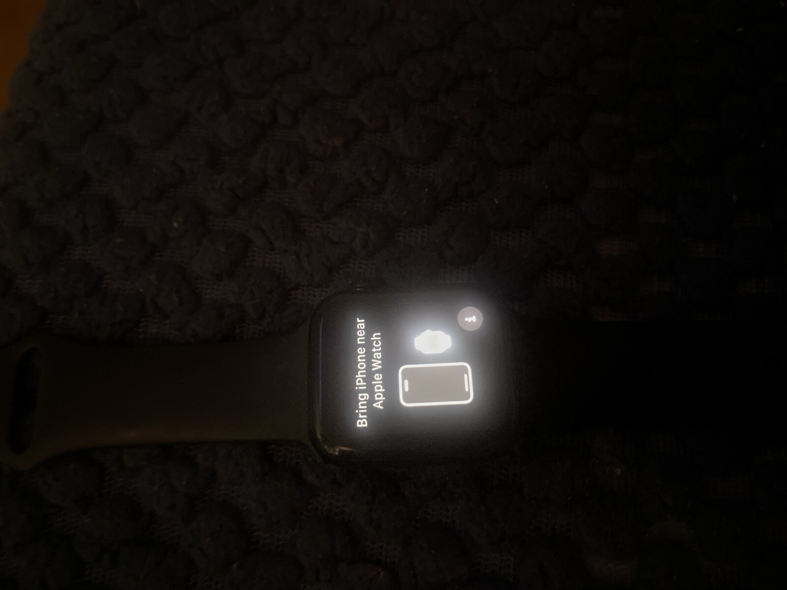 Apple Watch SE 44mm Black Aluminum Case with Sport Band-image