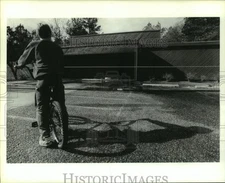 1992 Press Photo Ryan Magan at Montgomery Co Library, Texas, after fire