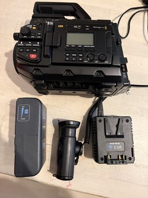 Blackmagic Ursa Mini Pro 4.6K G2 EF Mount With V Lock battery and charger