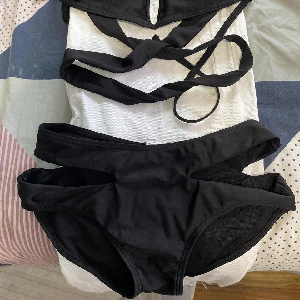 Conjunto de bikini negro talla pequeña Foto 2 de 2