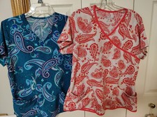 2 Easy Stretch Scrub Tops Medium 4 Pockets Short Sleeve
