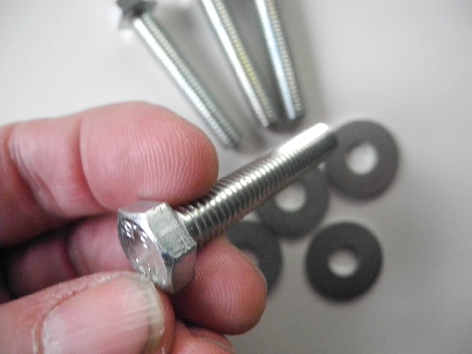 Schrauben für Samsung Fernseher zur Wandmontage M8 -45mm -Toshiba-Sony -Samsung - Bild 2 von 2