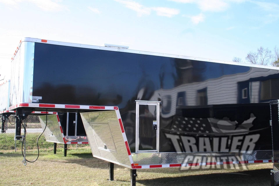 Remolque cerrado para carros de carga 2025 8,5 X 52 cuello de cisne cargado nuevo Foto 2 de 4