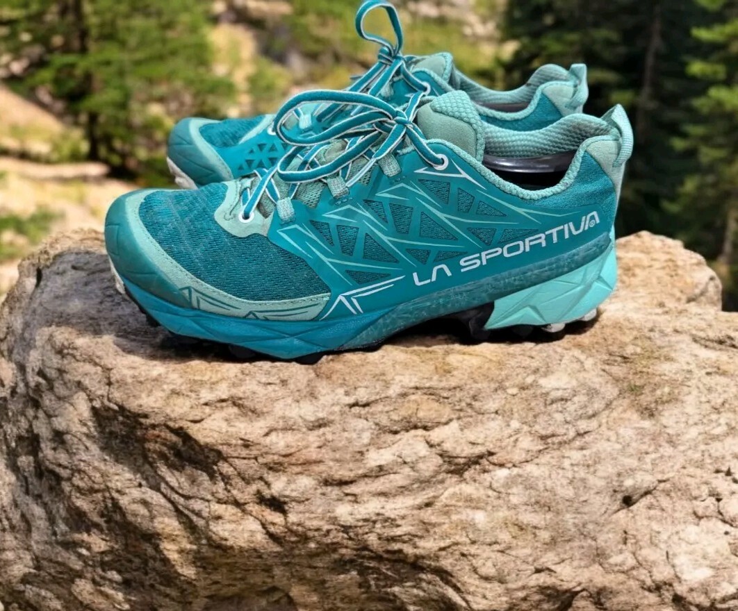 Zapato para correr de montaña La Sportiva Akyra azul claro senderismo para mujer talla 9,5
