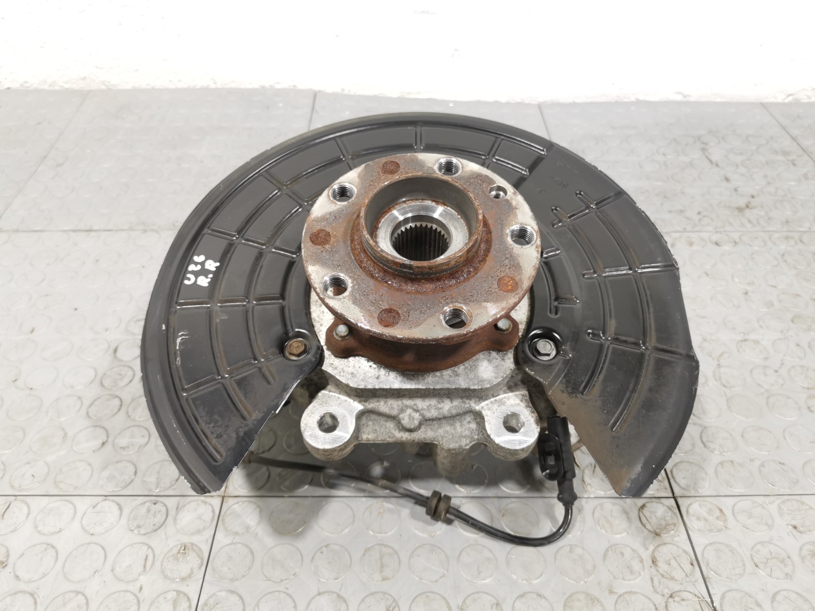 Maserati Levante 2018 AWD 3.0 L Rear Right Side Spindle Knuckle Hub 670037241