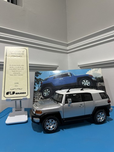 Modellino auto scala 1/18 pressofuso Toyota FJ Cruiser argento di AUTOart, *come nuovo* 🔥 - Foto 3 di 23